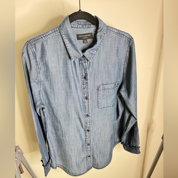 Banana Republic Tops - Classic denim shirt
